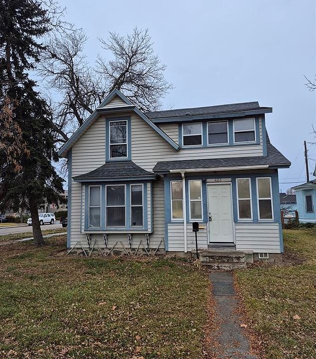 1st image of 423 13th Ave S