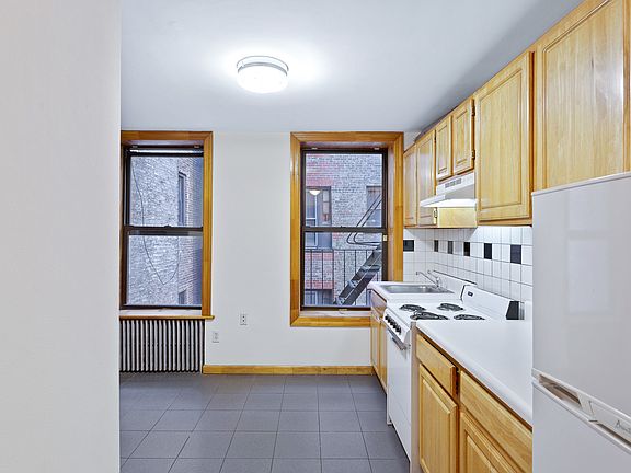 4th image of 110 Mac Dougal St #12R
