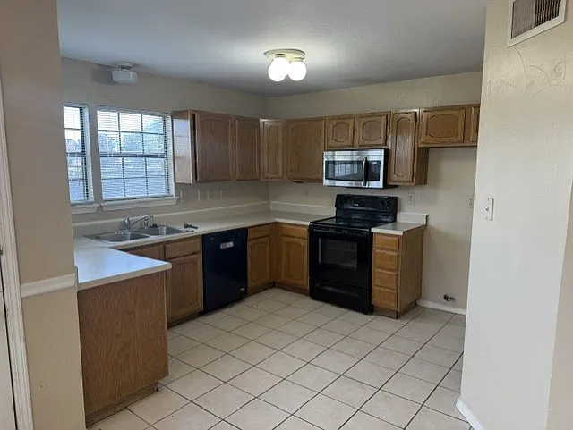 4424 Junction Dr — Photo 5