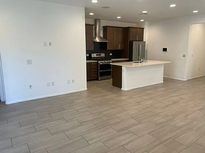 4 bed, 2.5 bath, 1878 sqft, $2,295 — Photo 4