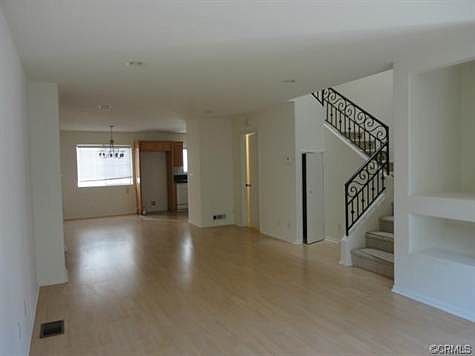 3rd image of 811 Van Ness Ave