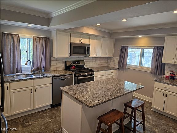 3rd image of 475 Lamson Ave