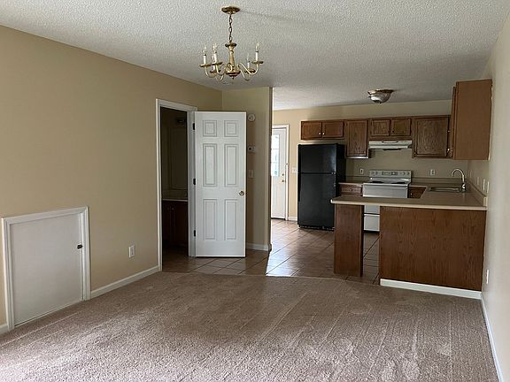 2nd image of 2413 Louise St #1
