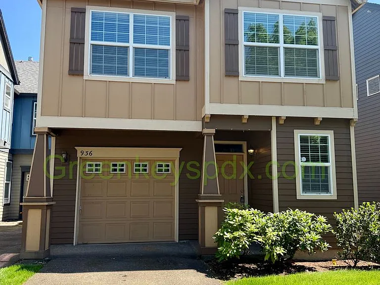936 SE Elina Ave — Photo 1