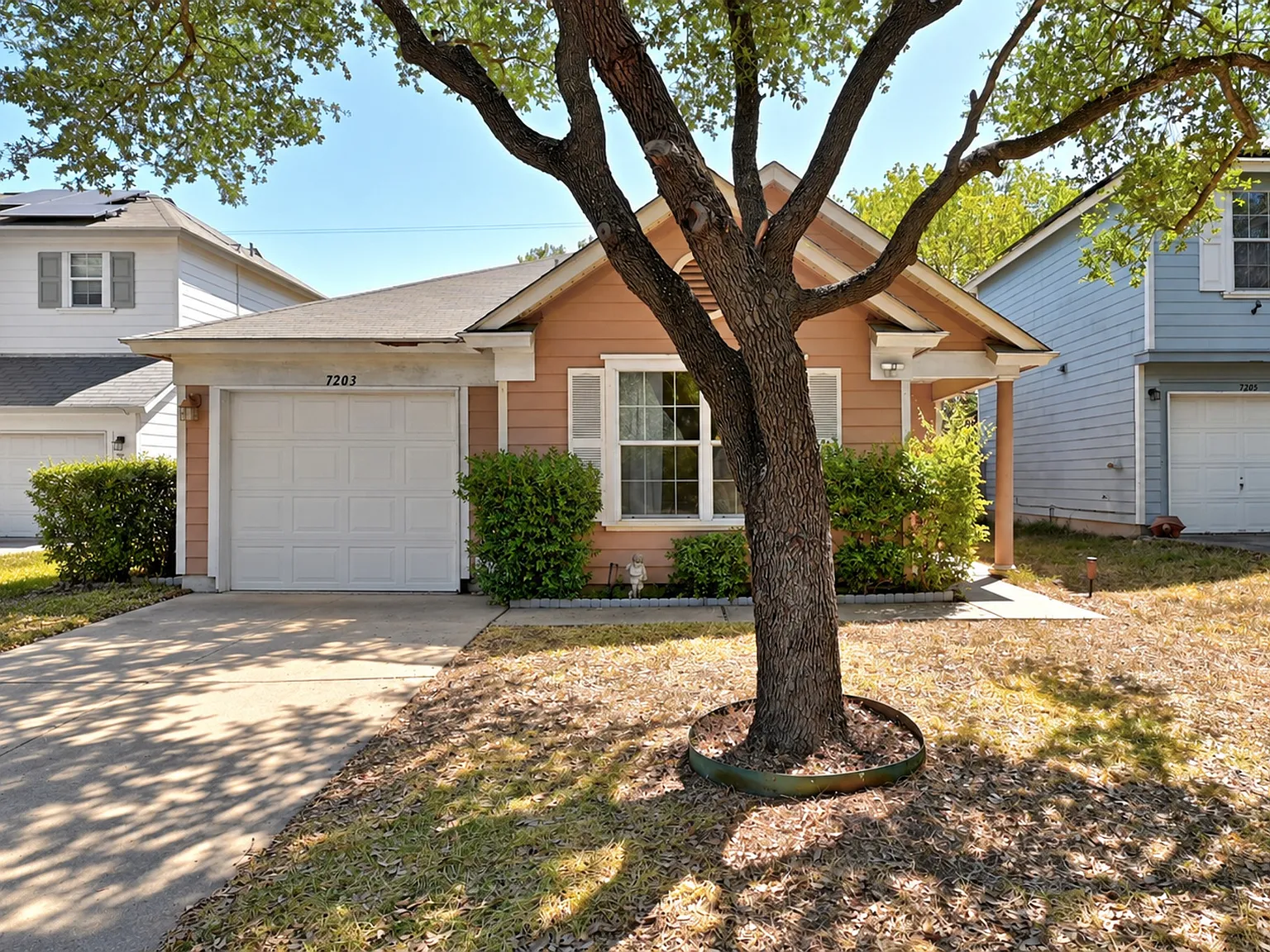 2 bed, 1100 sqft, $1,800 — Photo 1