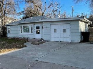 903 East St, Edgemont, SD 57735