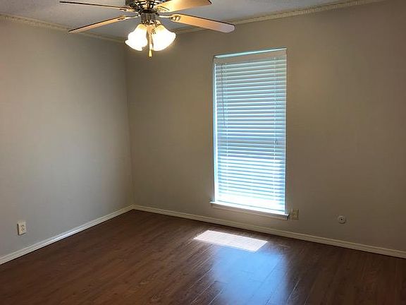 5th image of 811 Cherry Laurel Ln