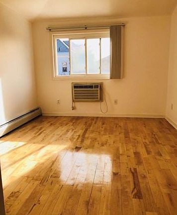3rd image of 149-12 Delaware Ave Floor 2