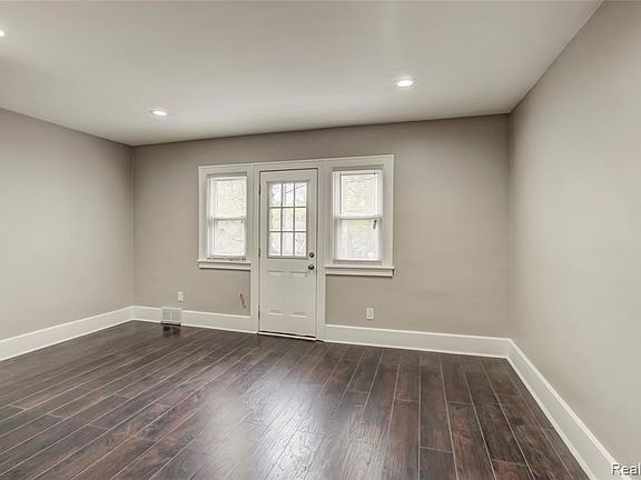4th image of 467 W Breckenridge Ave