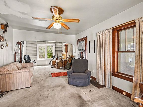 4th image of 409 N Joliet St