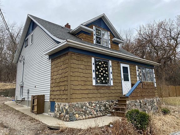 3rd image of 590 College St SE