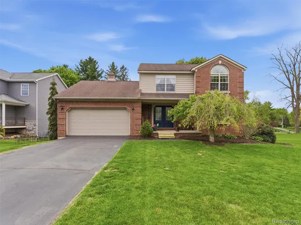 4241 Island Park Dr, Waterford, MI 48329