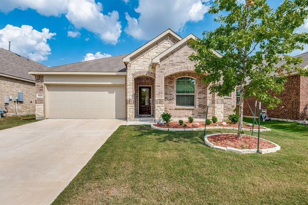 5 bed, 2010 sqft, $3,000 — Photo 1