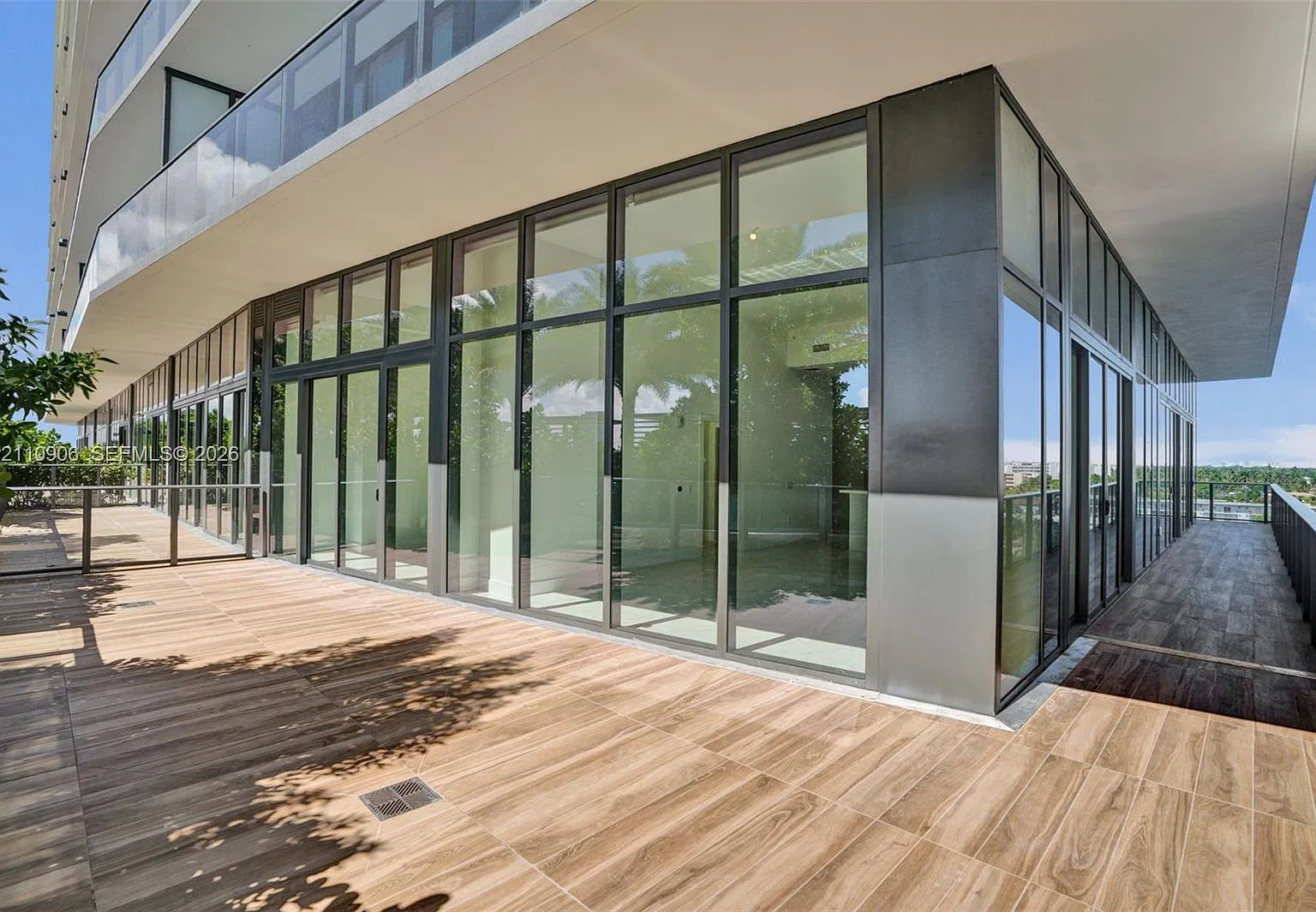 Oasis Hallandale — Photo 1