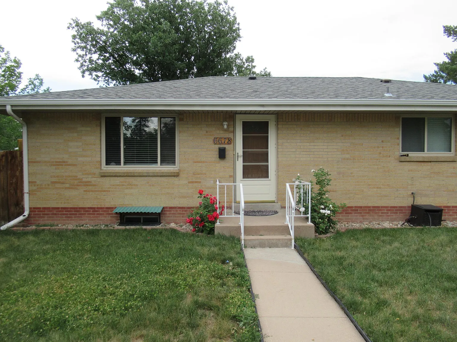 4 bed, 2376 sqft, $3,000 — Photo 3