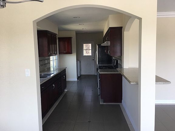 3rd image of 211 W Fernfield Dr