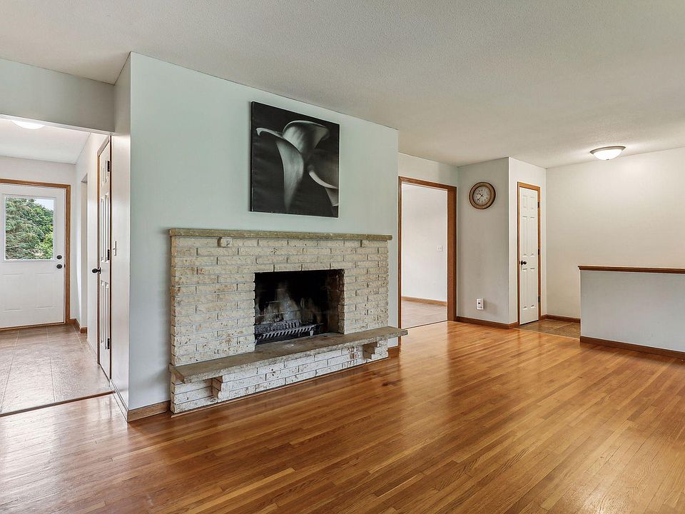 1st image of 1104 W 136th St