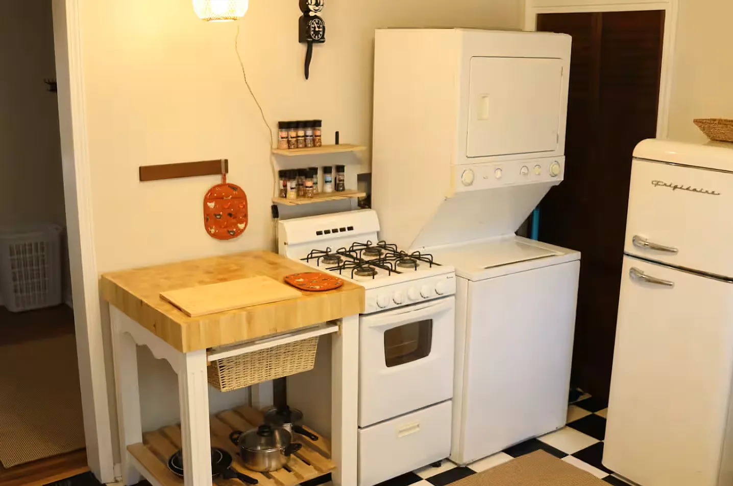 1 bed, 560 sqft, $1,700 — Photo 3
