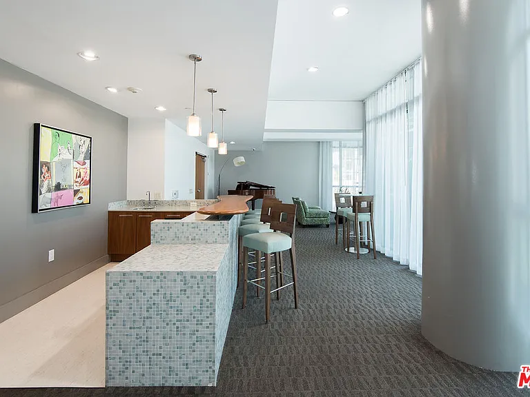 13650 Marina Pointe Dr #906 — Photo 37