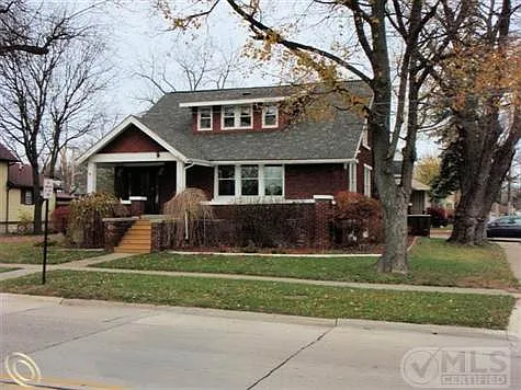 504 Clinton Ave photo 1
