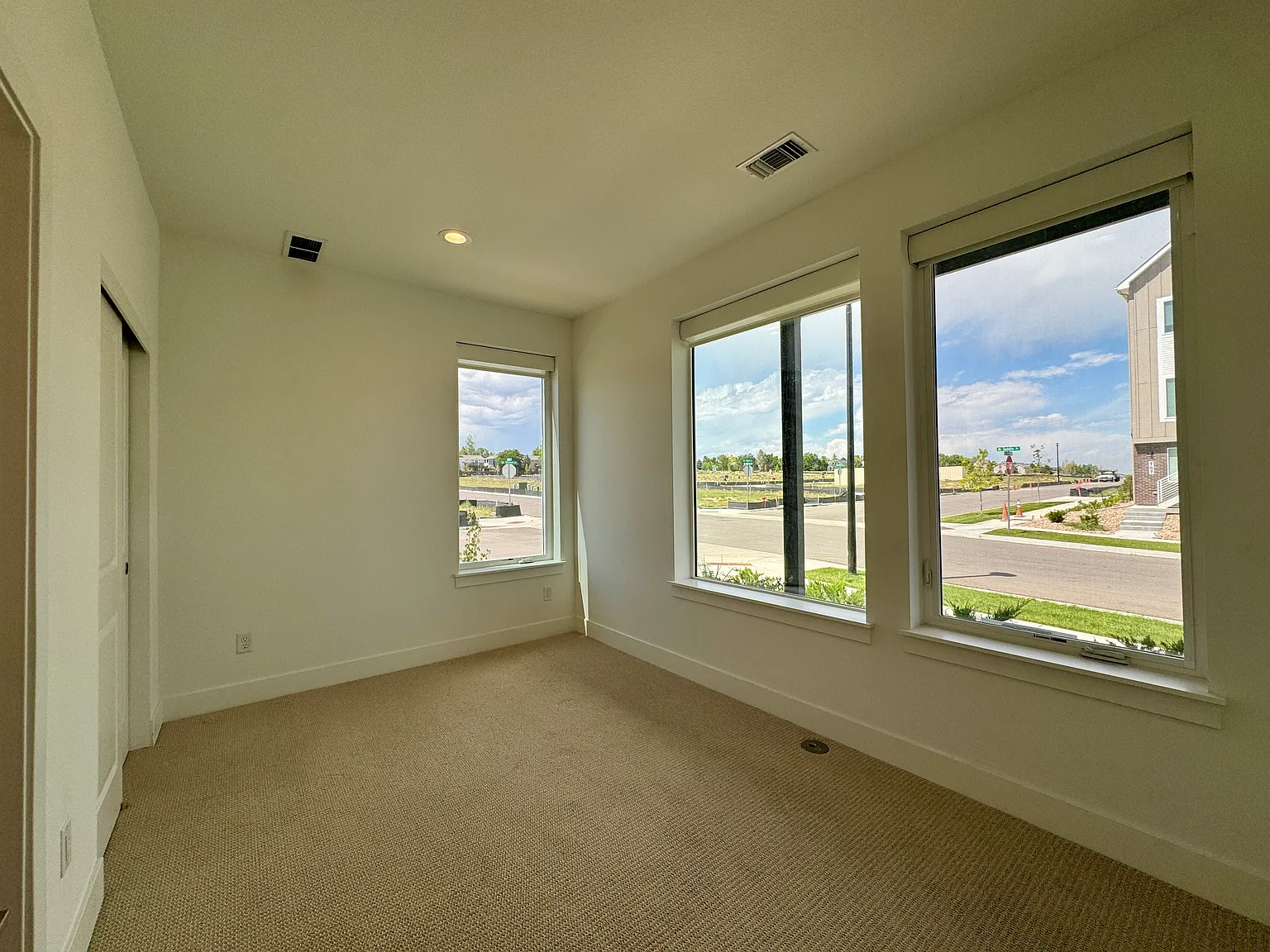 3 bed, 3.5 bath, 1745 sqft, $3,085 — Photo 3