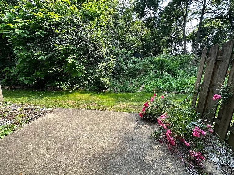 450 Mower Dr #C — Photo 10