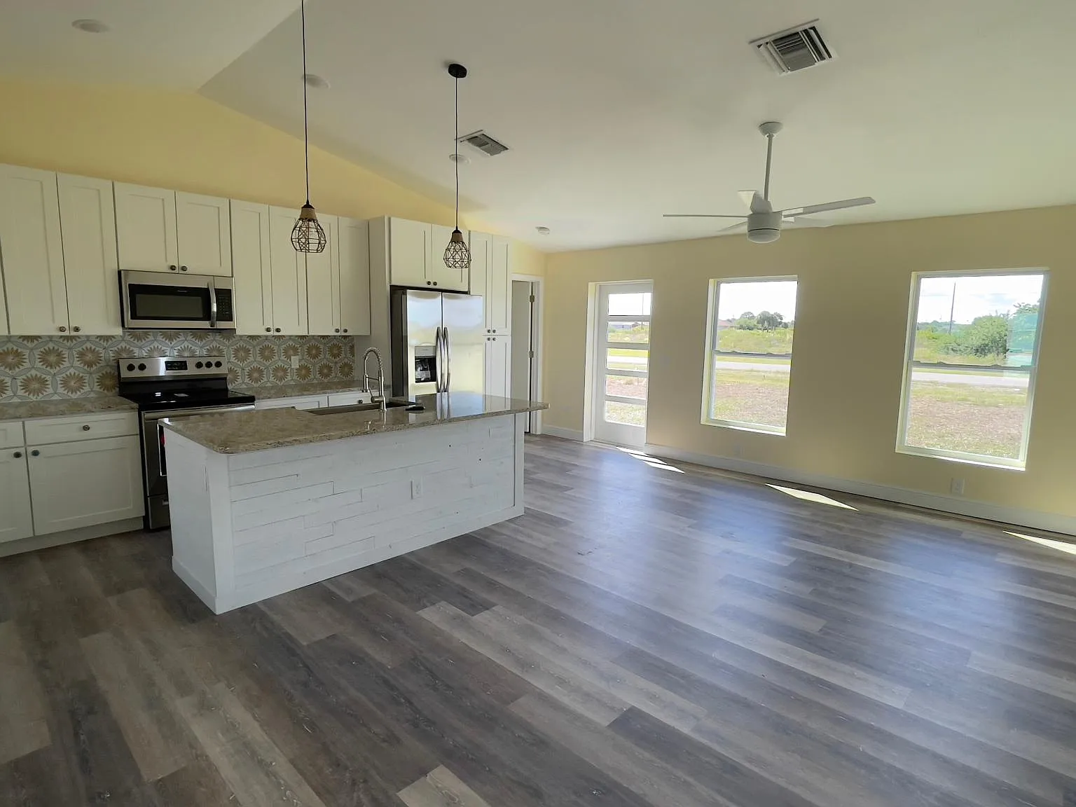 9017 Maywood Cir — Photo 2