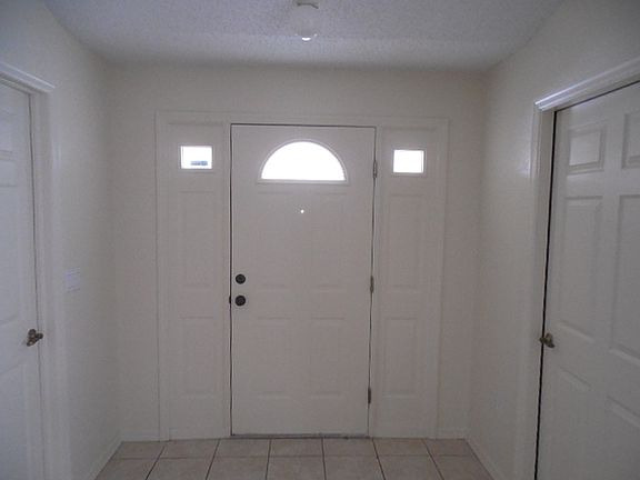 Jason 4214 Interior front entrance_03142023