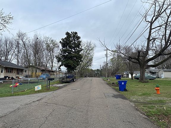 5th image of 2643 Seblythe Rd