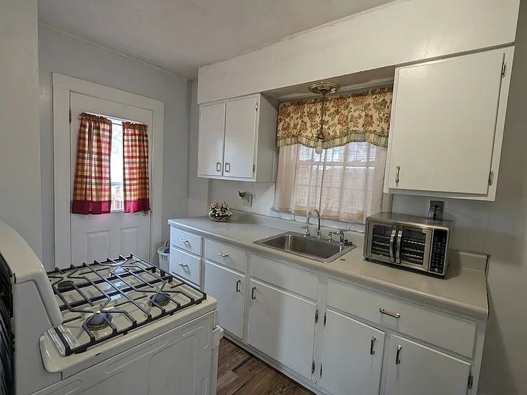 1444 Woodland Ave — Photo 9