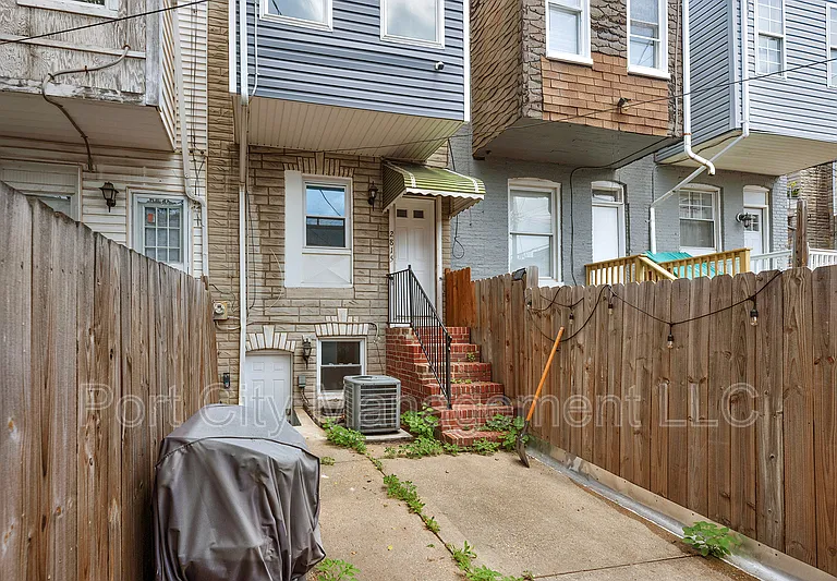 2815 Orleans St — Photo 12