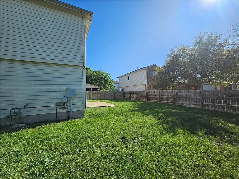 580 Hometown Pkwy — Photo 36