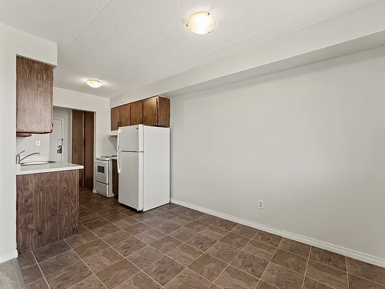 3576 Peter St — Photo 14