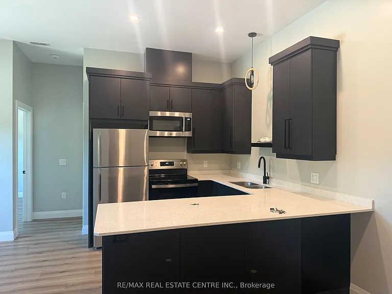 8 Main St S #4 — Photo 1