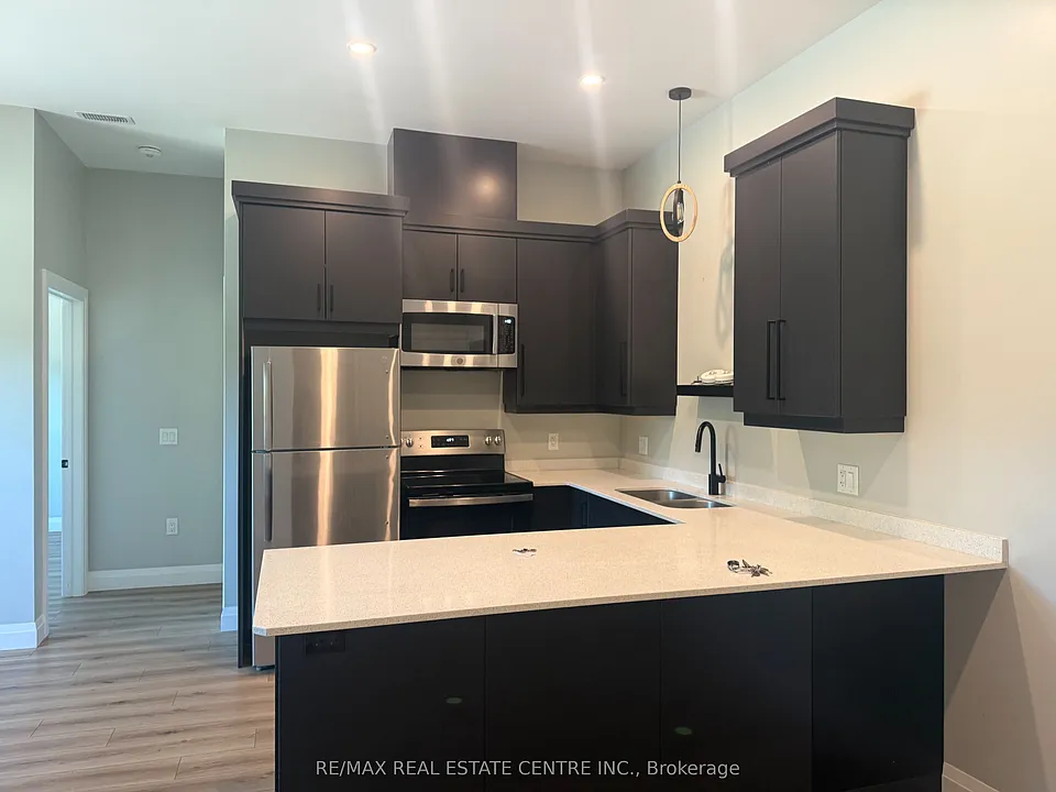 8 Main St S #4