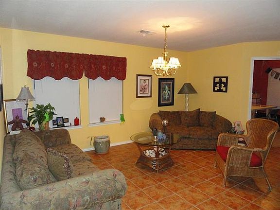 4th image of 613 Candellia Dr