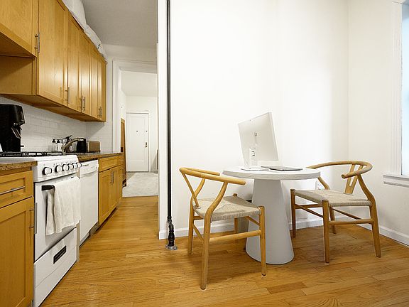 4th image of 137 W 12th St APT 34