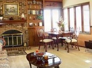 1500 Sunnytree Ln, Ballwin, MO 63021