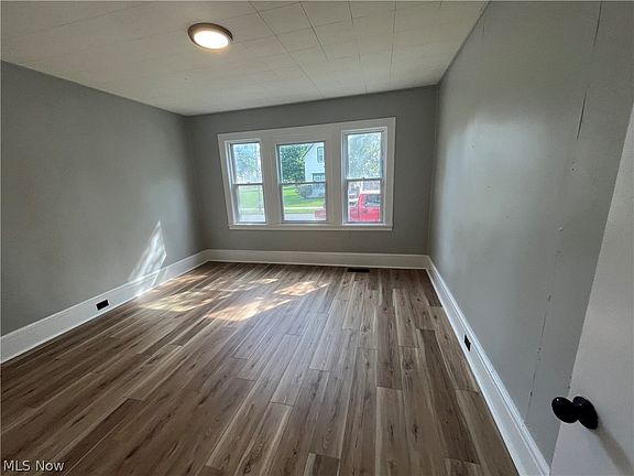 5th image of 3342 W 48th St