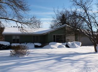 16085 W Maple Ridge Rd, New Berlin, WI 53151