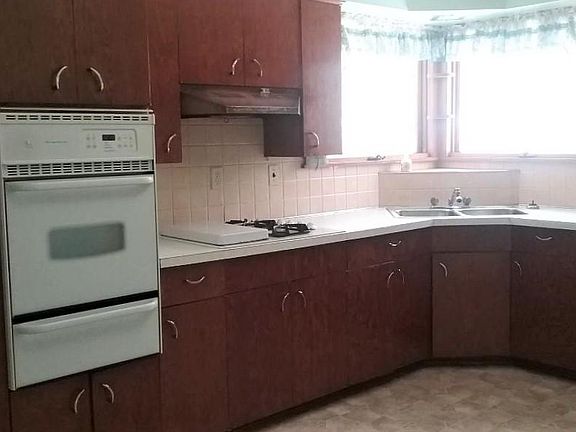 4th image of 306 E 3rd St