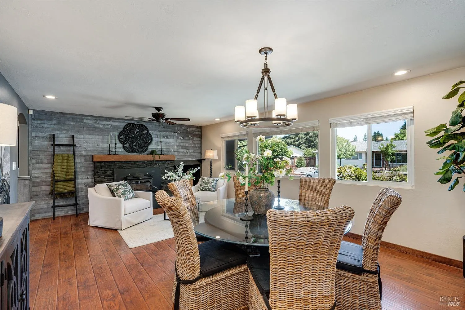 419 Mayfield Drive - Photo 2