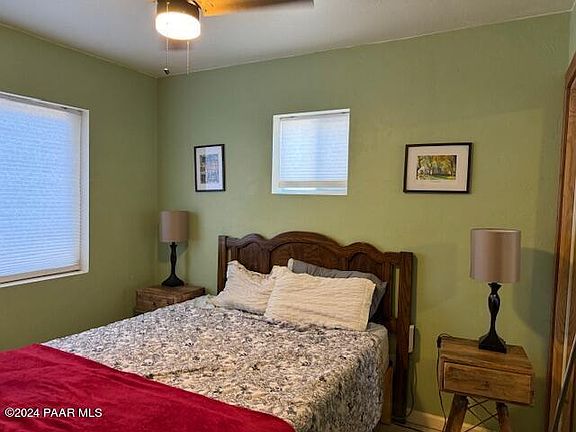 4th image of 554 Campbell St #2