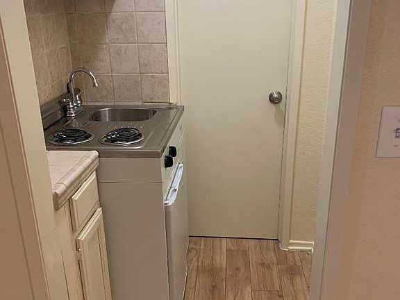 5th image of 13606 Cerise Ave APT B
