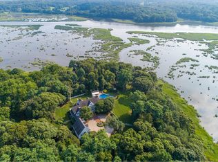 468 River Rd, Saint James, NY 11780