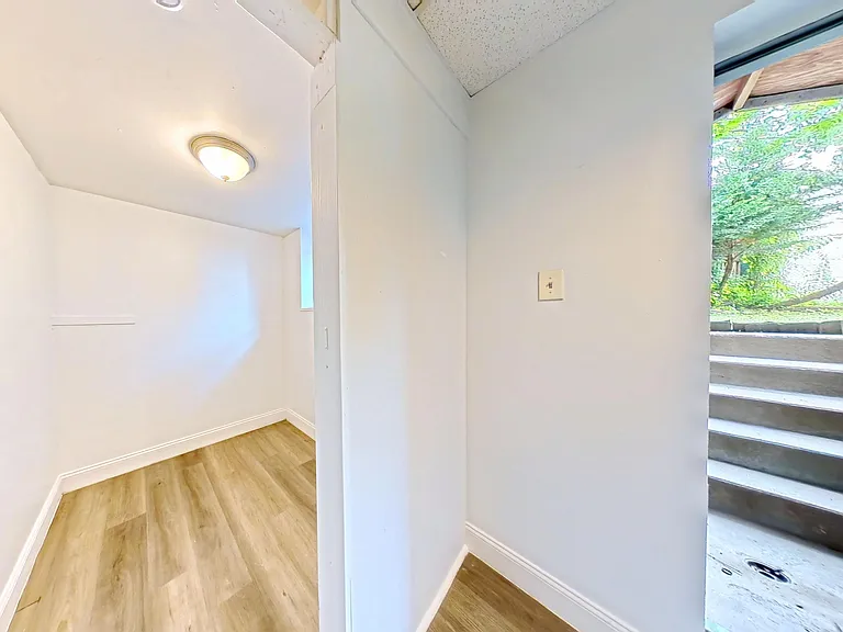 Bonus Room + Yard Entrance