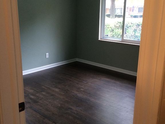4th image of 23090 Lilac St