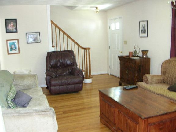 4th image of 119 Banning Ave