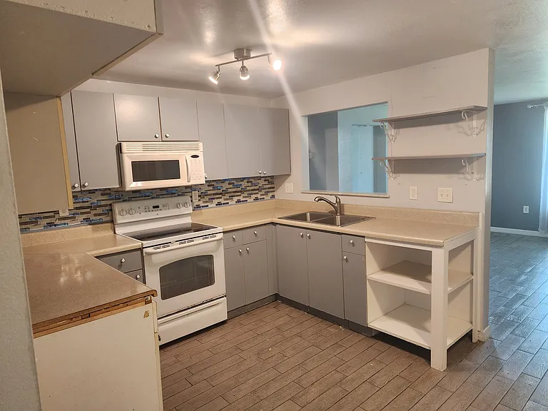 4627 Orlando Cir — Photo 3