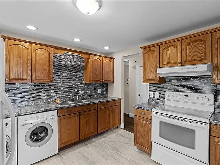 19 Harris St #19 — Photo 1